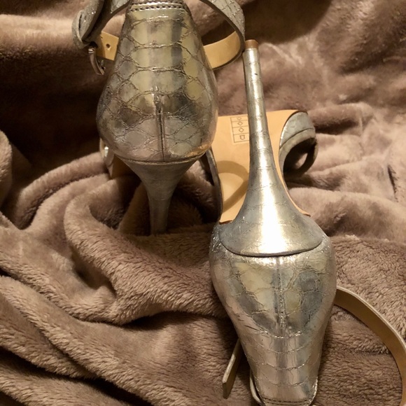 Michael Kors Metallic Platform Sandal - Picture 3 of 4